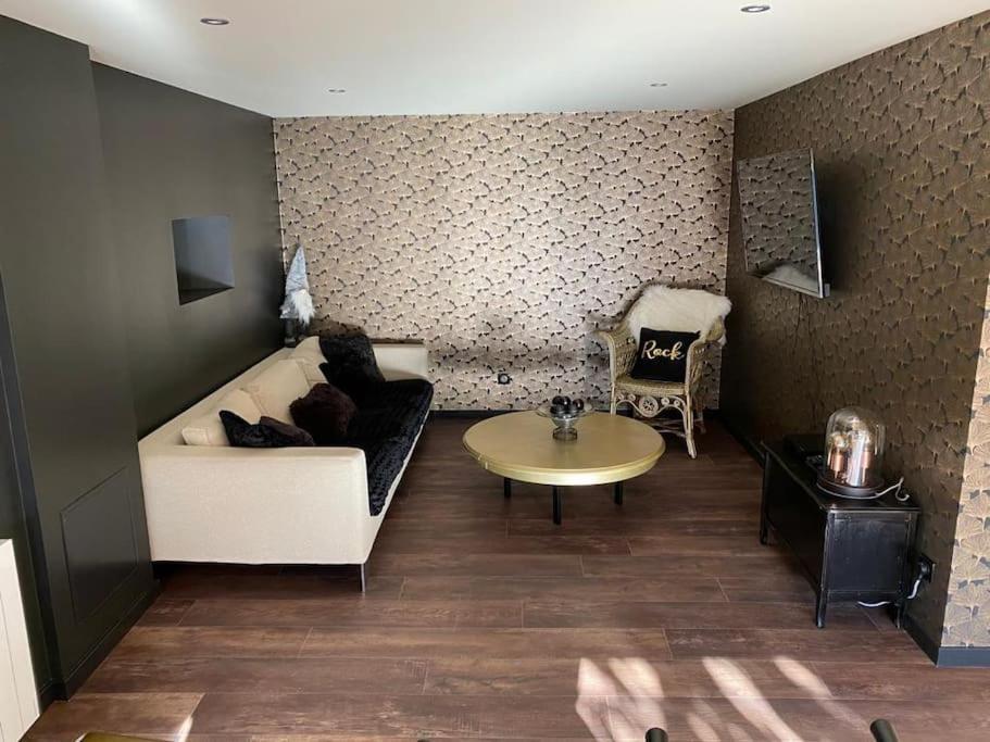 Ferme De Chenezeau - 15 Personnes , 7 Chambres Gérardmer Kültér fotó